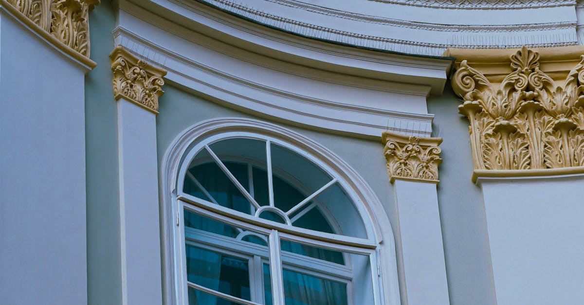 Advantages of Choosing Custom Glass Windows for Your Property