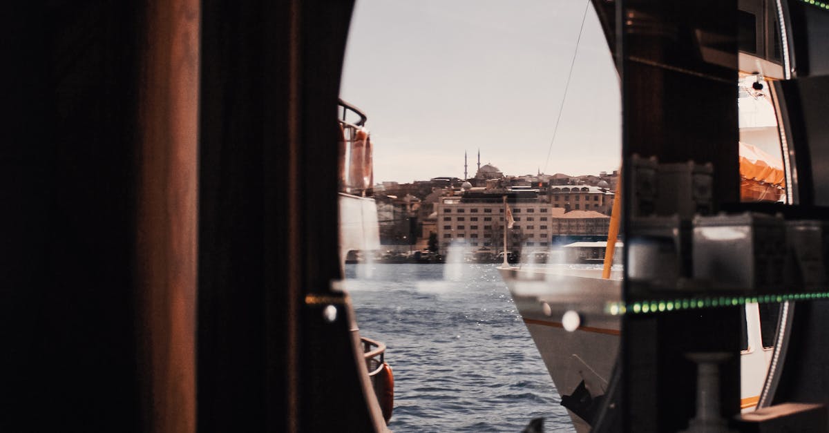 Choosing the Right Repair Service for Your Glass Windows in Gold Coast